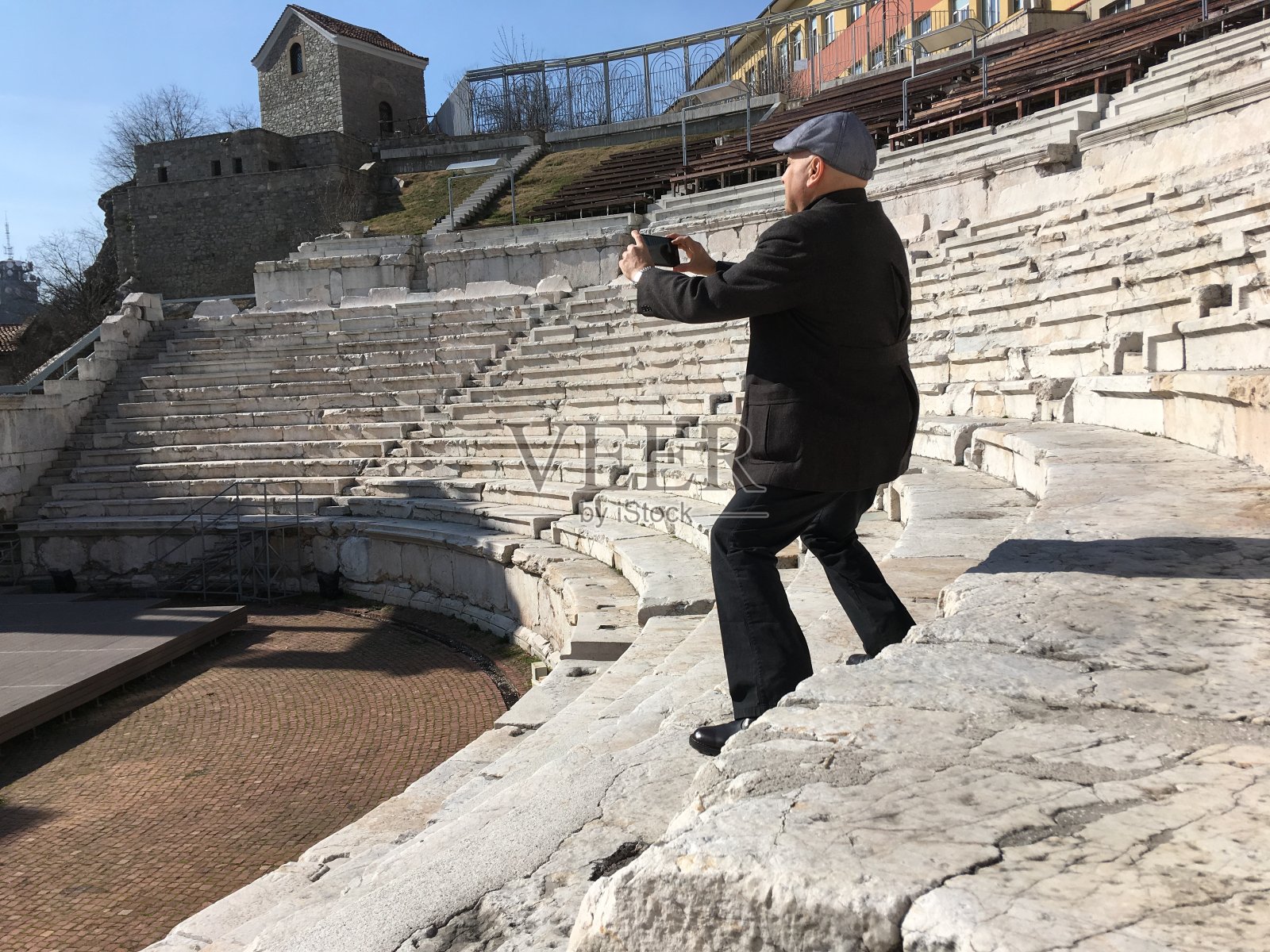 一个男人在自拍照片摄影图片