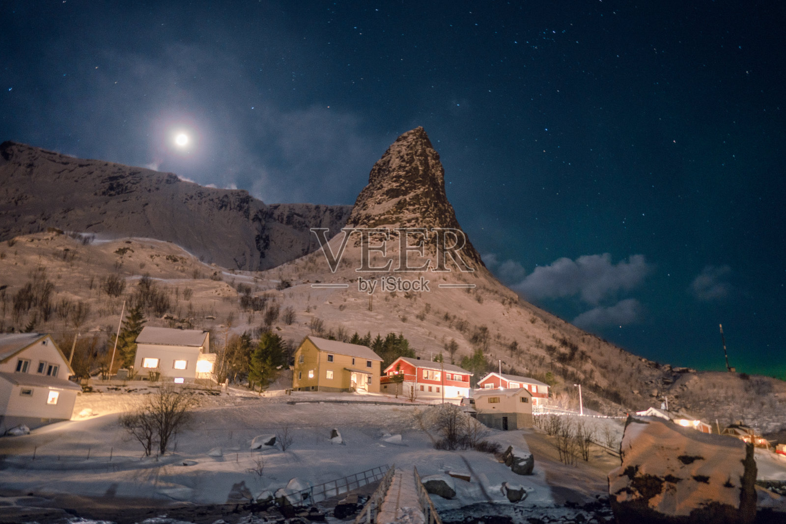 罗浮敦群岛冬天的夜晚照片摄影图片