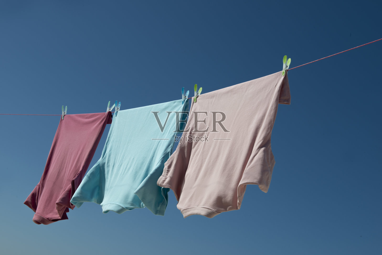 挂衣服照片摄影图片