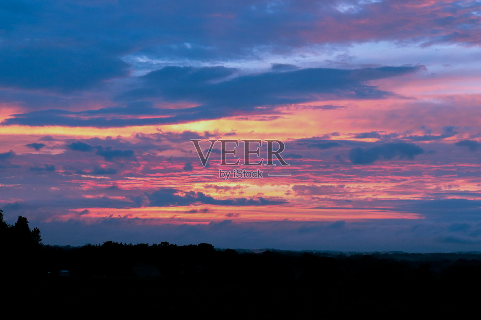 戏剧性的天空-夏季日落照片摄影图片