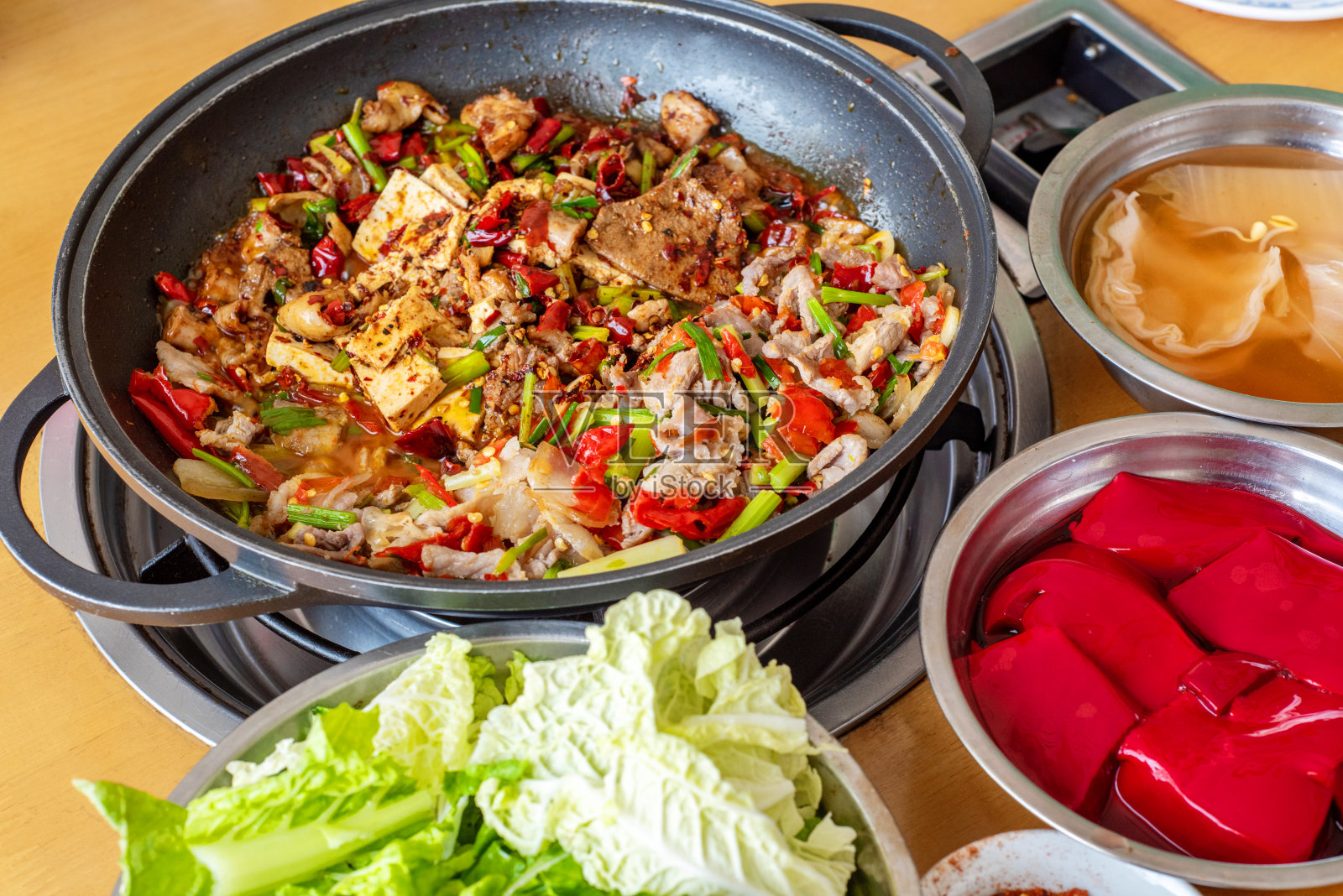 贵州猪肉火锅照片摄影图片