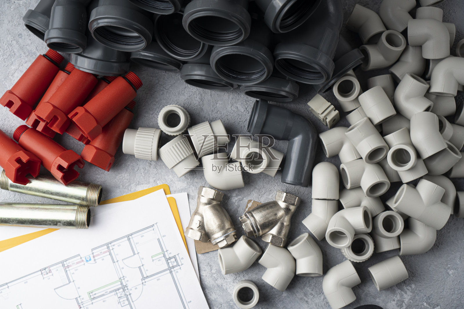 房屋管道和房屋排水背景与管道和配件照片摄影图片