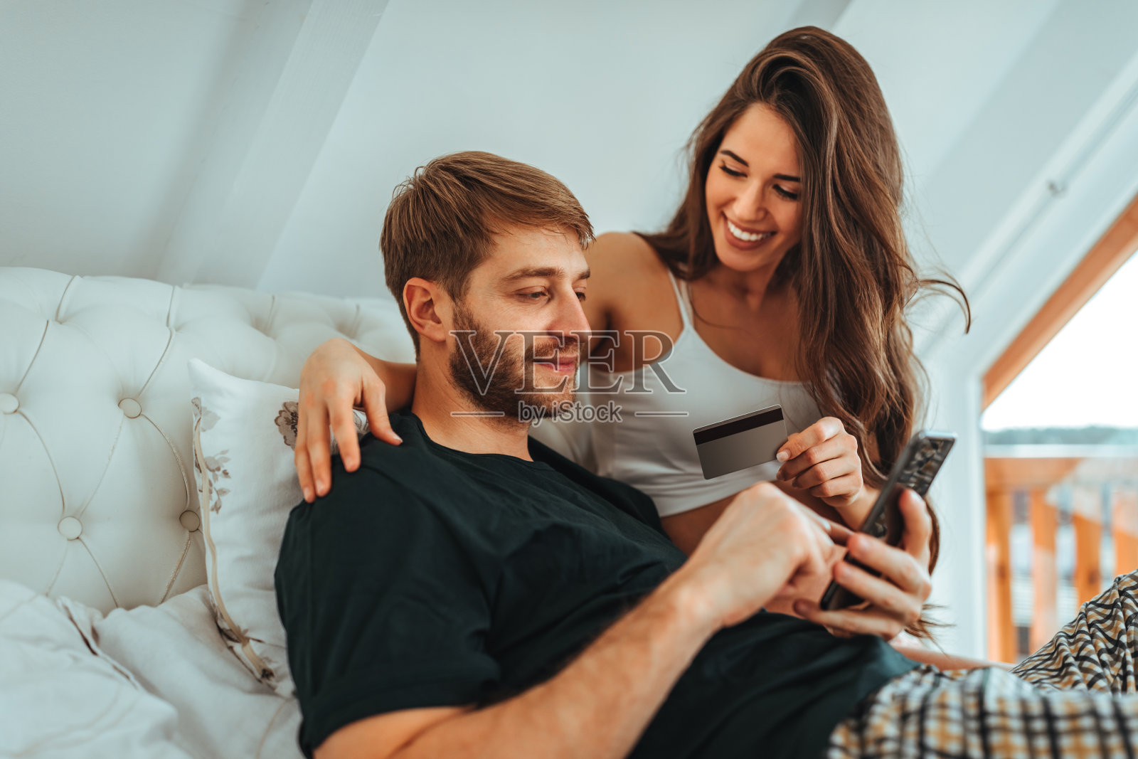 借助科技，在家享受轻松时光照片摄影图片