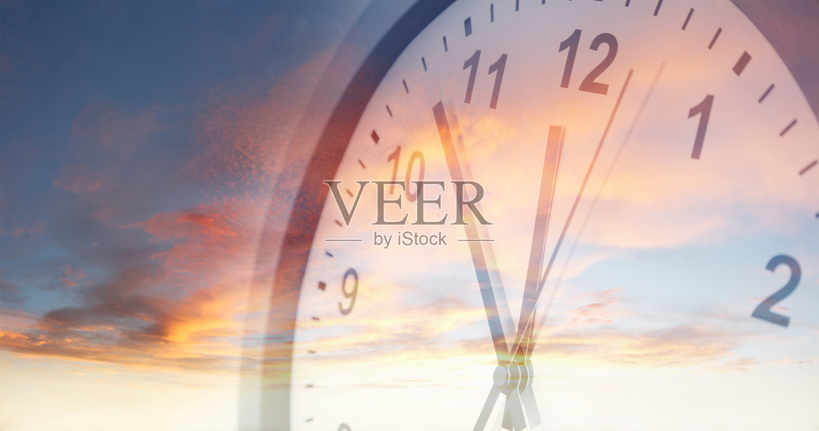 时钟在天空照片摄影图片