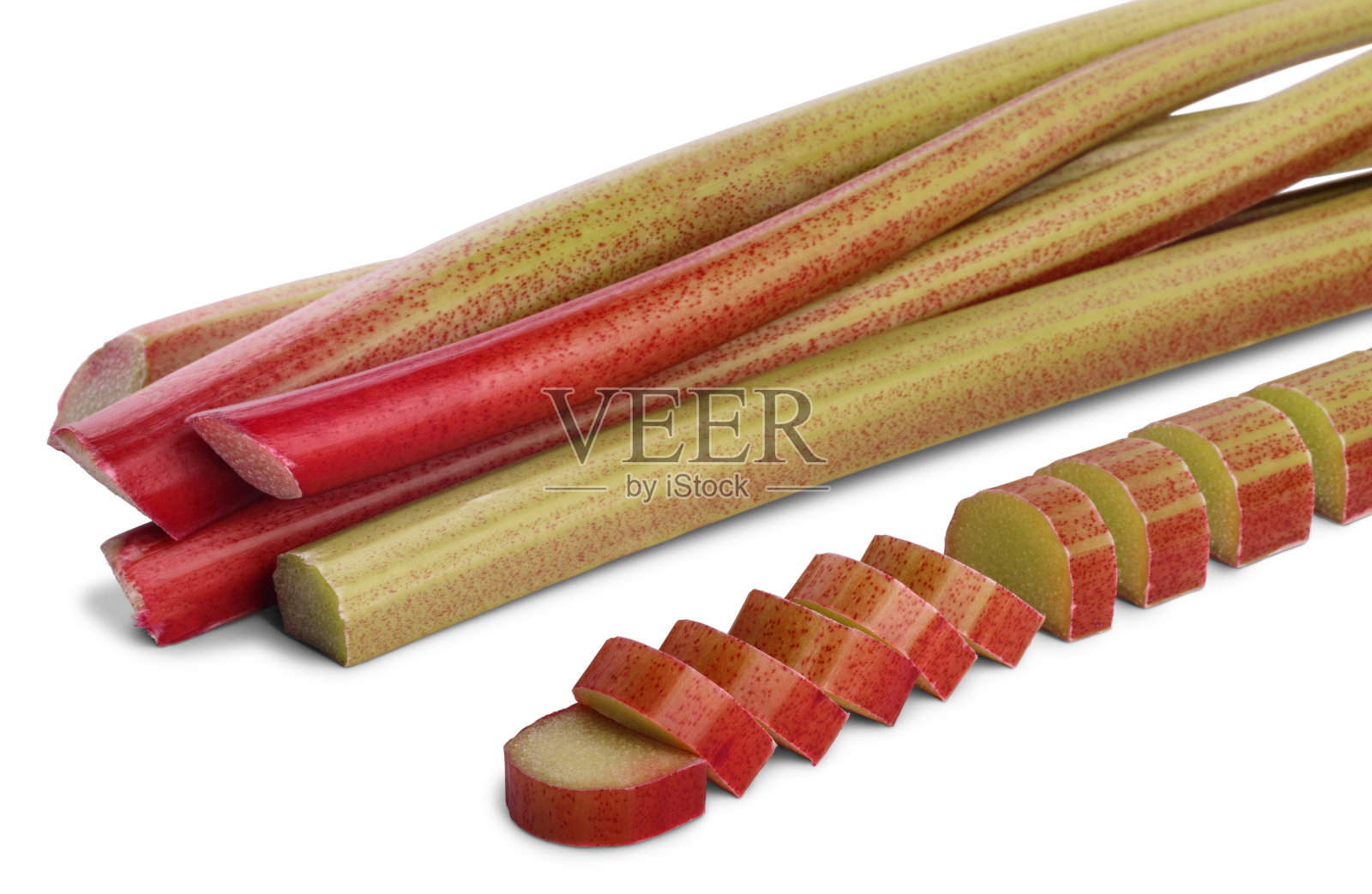 一组茎和切块的大黄孤立在白色照片摄影图片