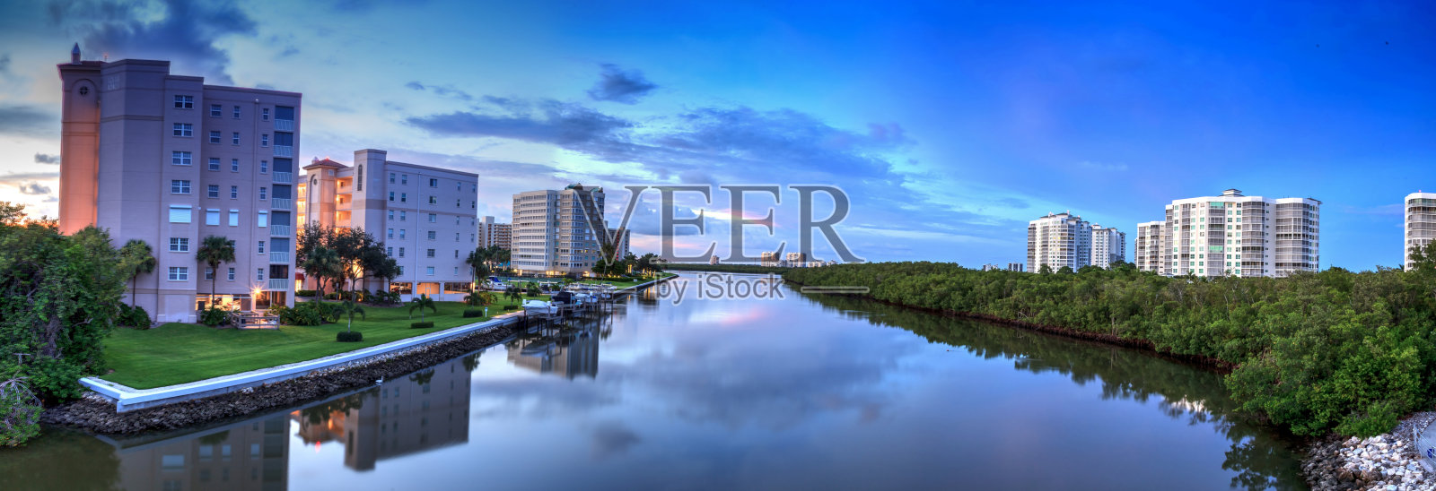 河边威金斯隘口日落时的平静水面照片摄影图片