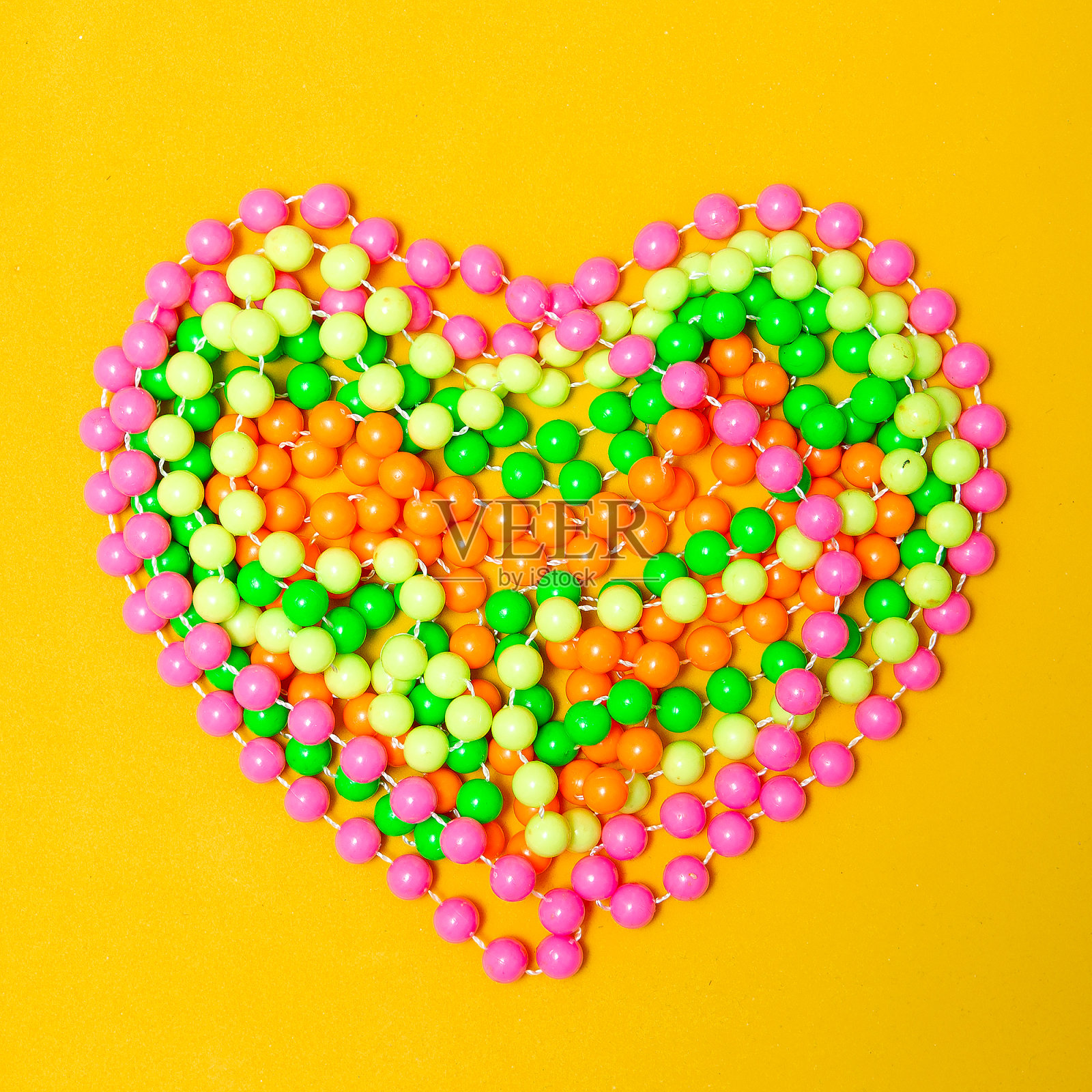 珠子。明亮的配件。极简平面艺术照片摄影图片