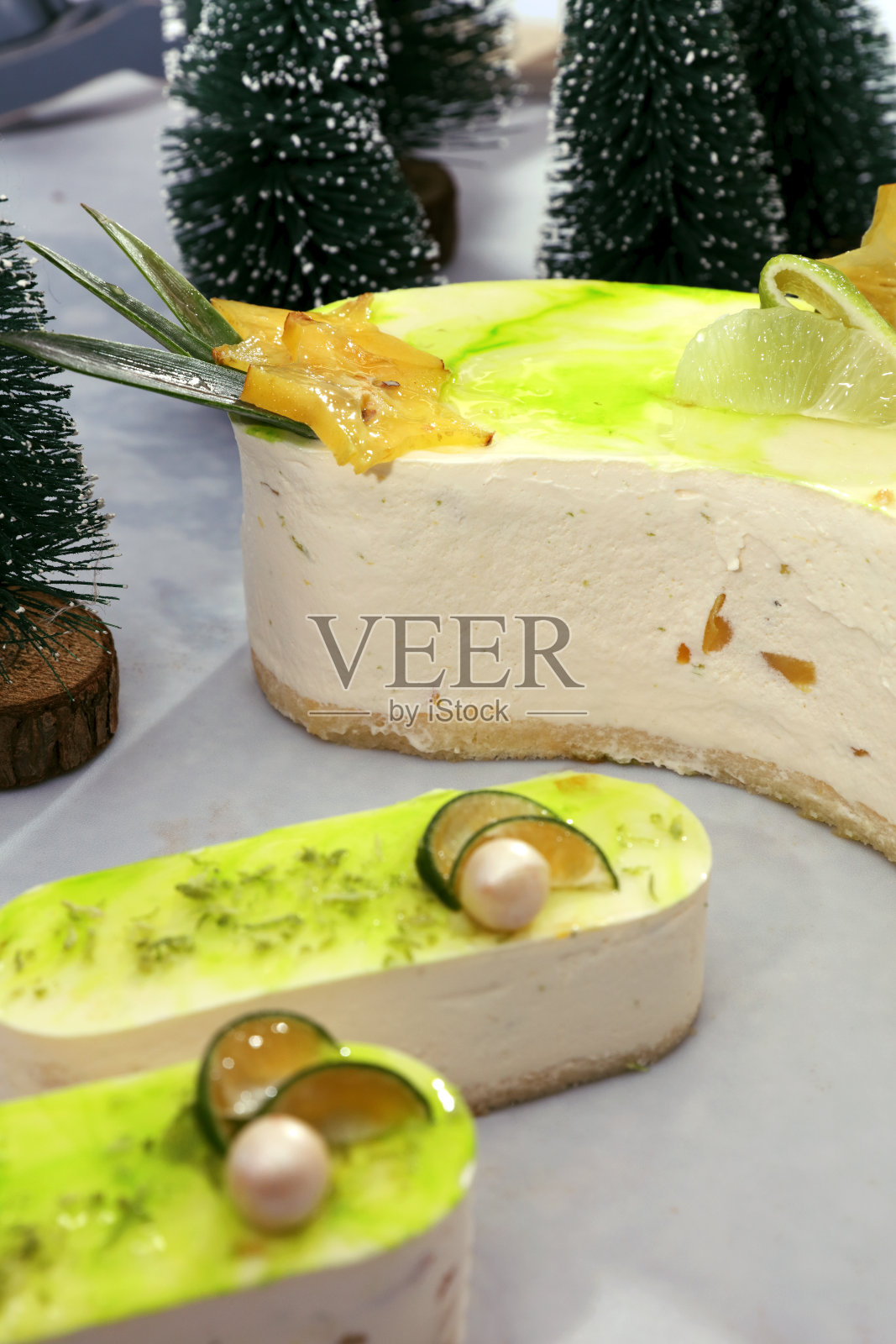 平安夜的美味蛋糕照片摄影图片