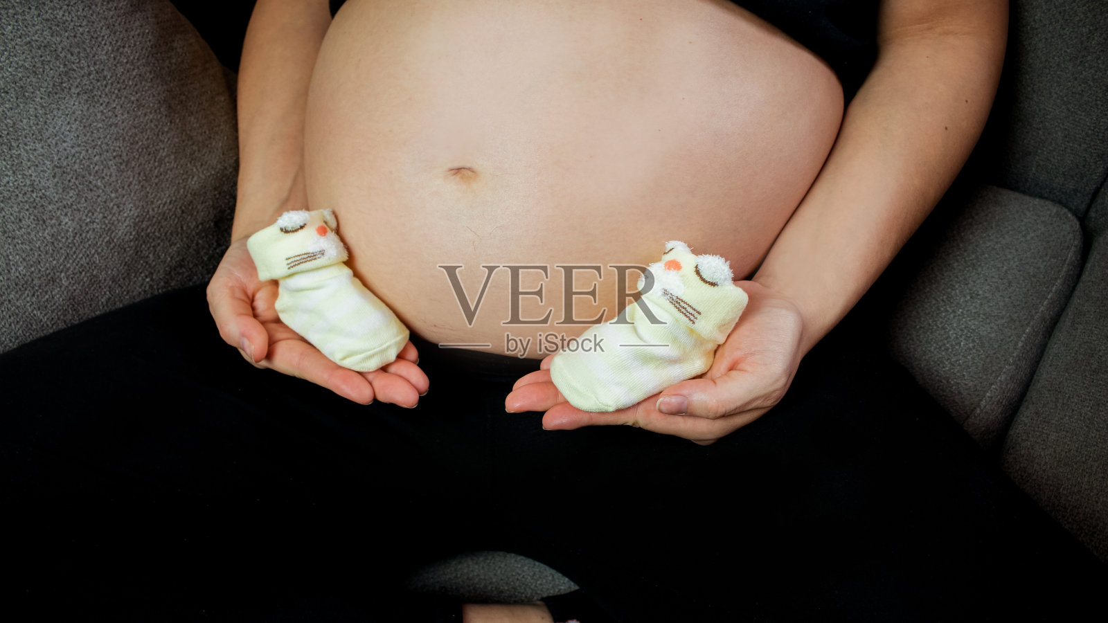 孕妇正期待一个女婴照片摄影图片