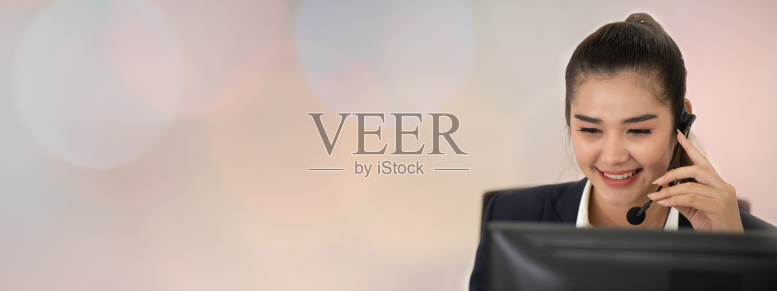 业务客户电话和视频呼叫中心服务。照片摄影图片