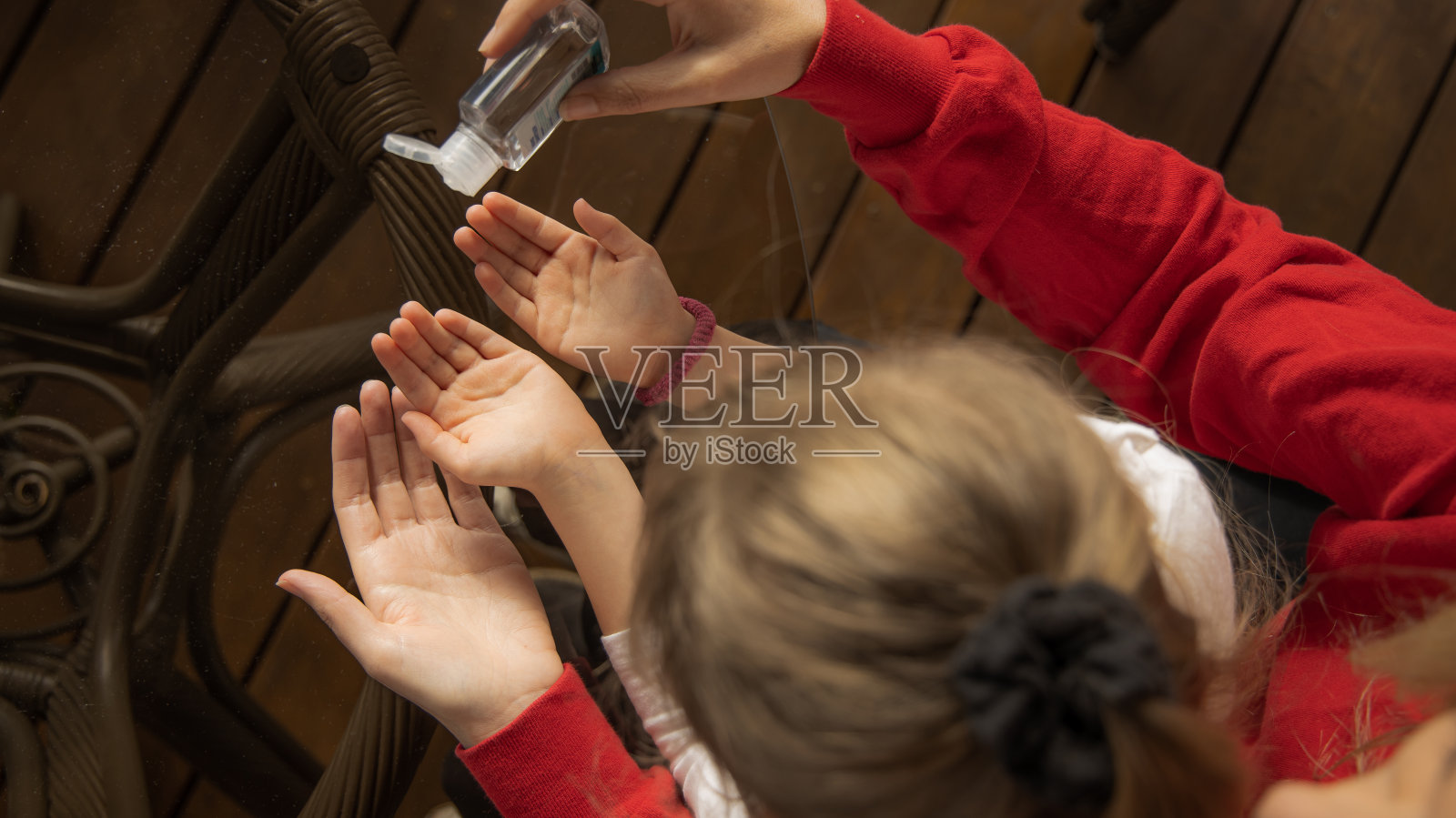 一生母女相依照片摄影图片