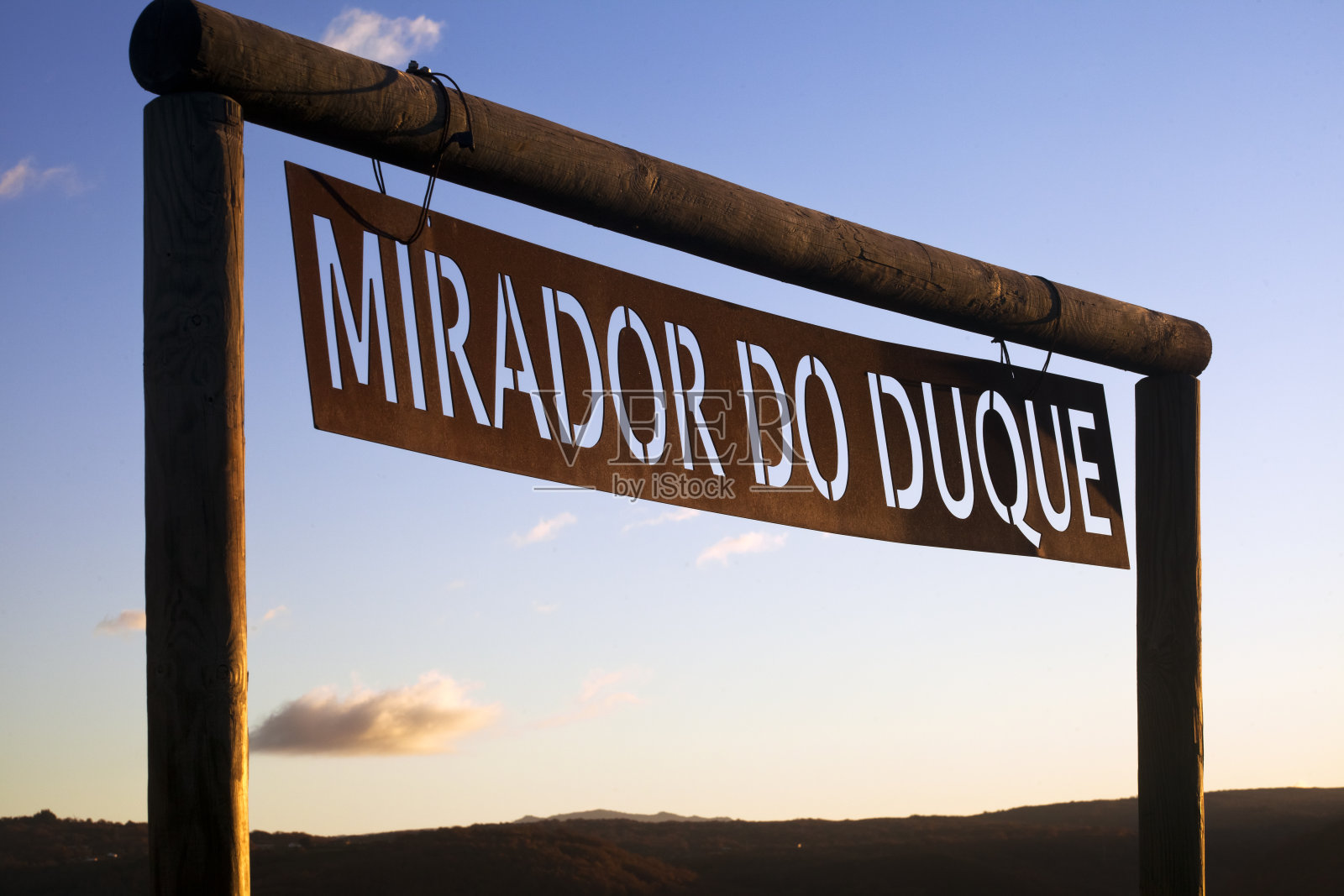 在秋天的黄昏，银河峡谷的视点。照片摄影图片