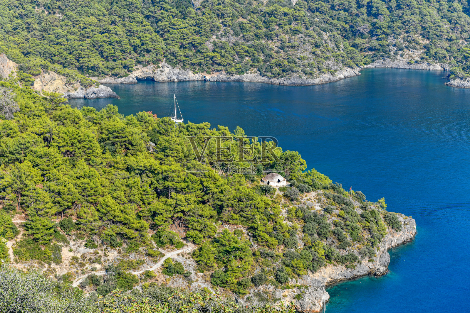 蓝色的航行。每日的乘船旅行。照片摄影图片