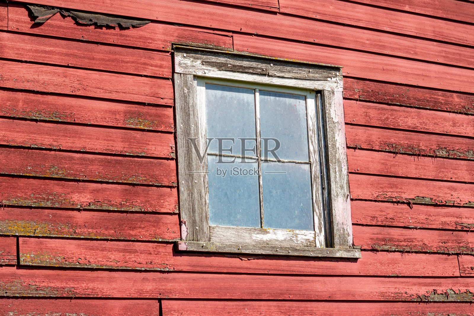 带有窗户的古色古香建筑风化木壁板的纹理背景照片摄影图片