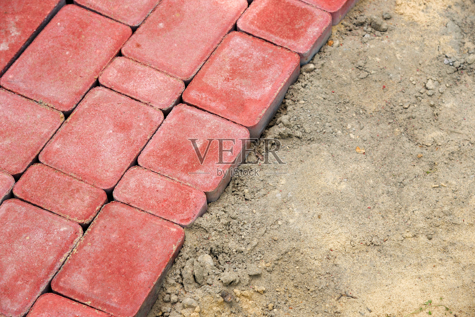 安装新的路面瓷砖照片摄影图片