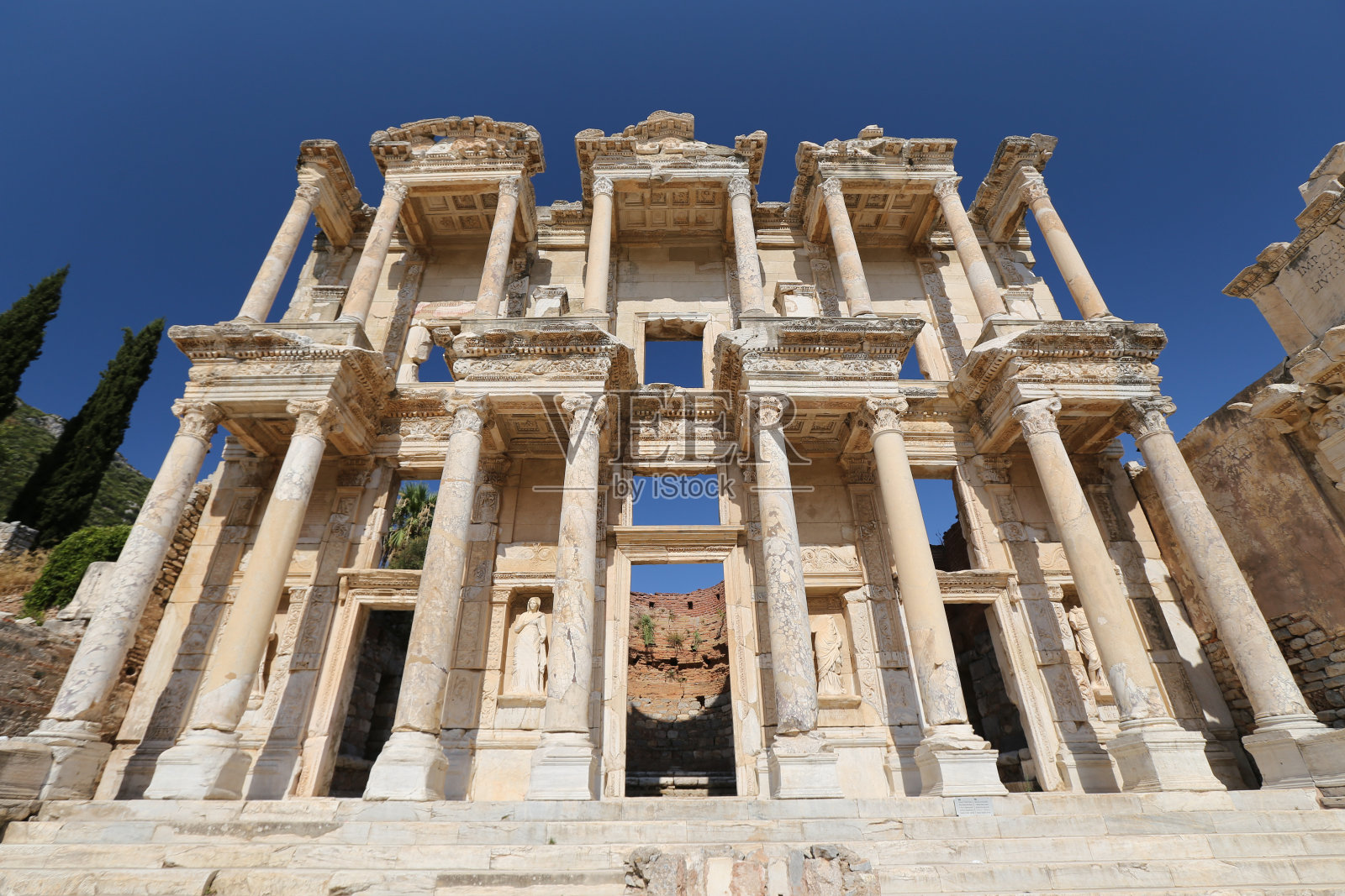 土耳其伊兹密尔市塞尔丘克镇以弗所古城的Celsus图书馆照片摄影图片