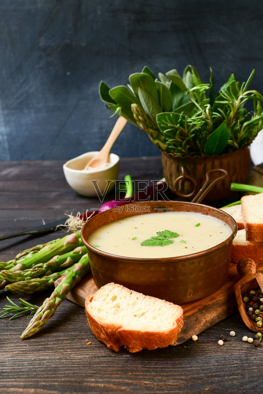 芦笋秋奶油汤照片摄影图片
