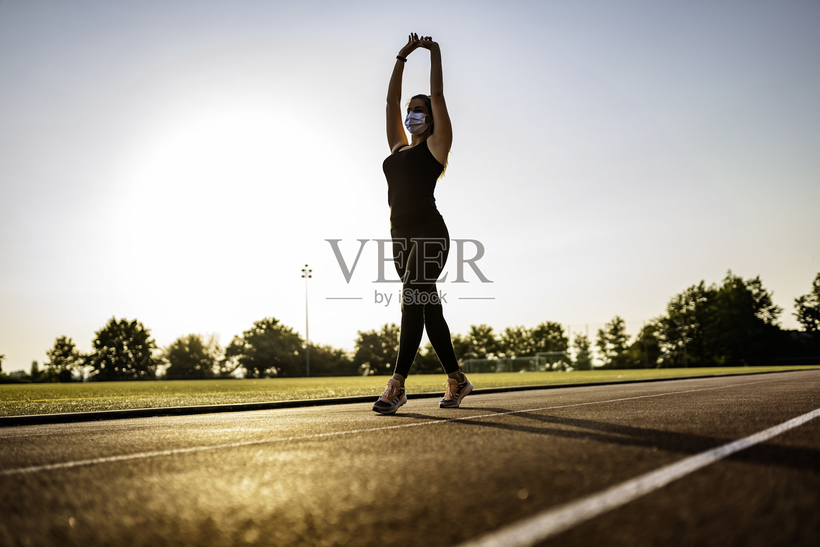 加强她的健身游戏照片摄影图片