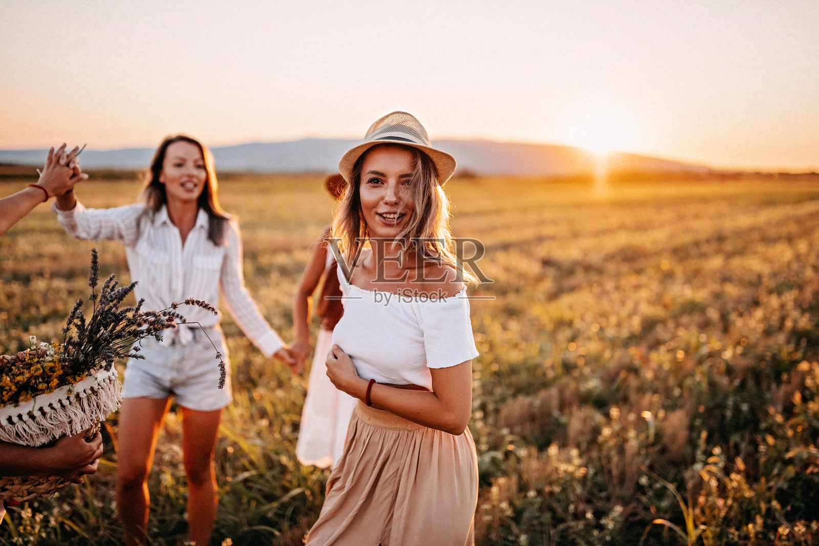 太阳让我们快乐照片摄影图片