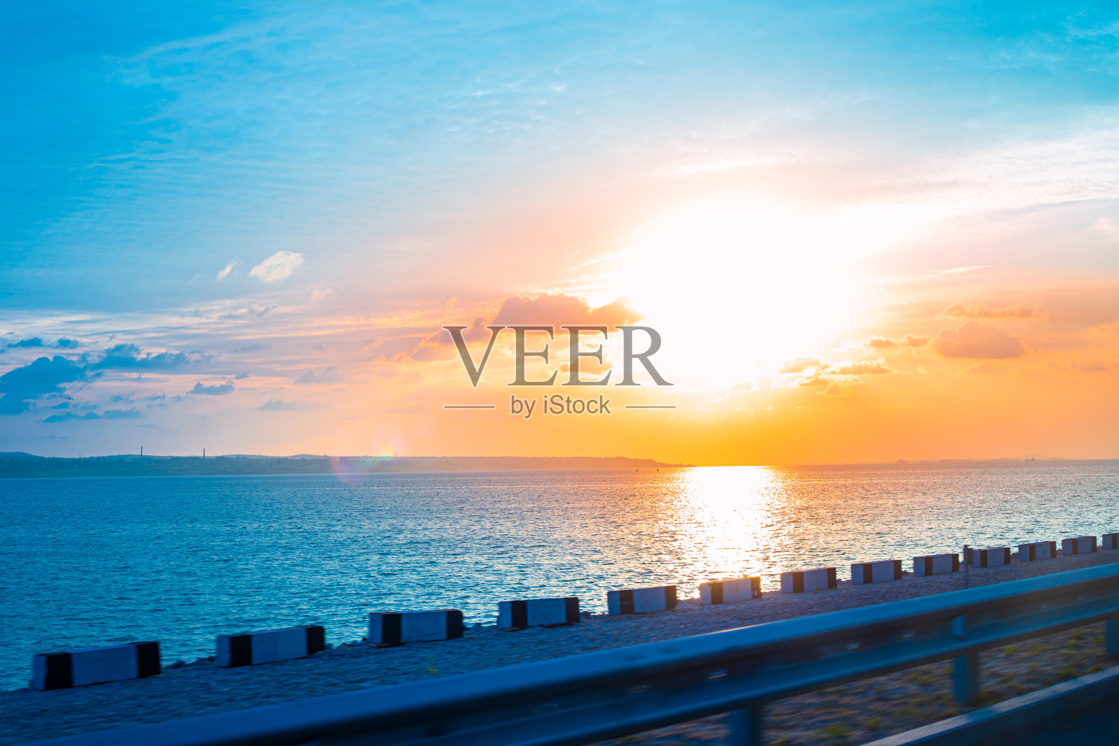 海上灿烂的日出照片摄影图片