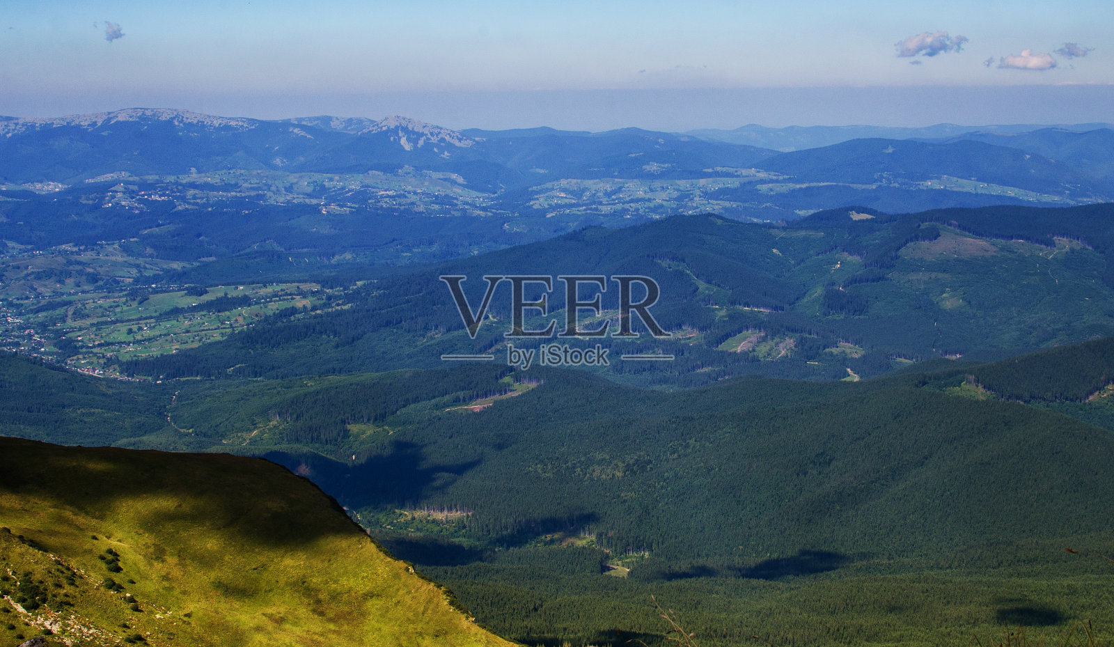 爬山是徒步旅行的好去处照片摄影图片