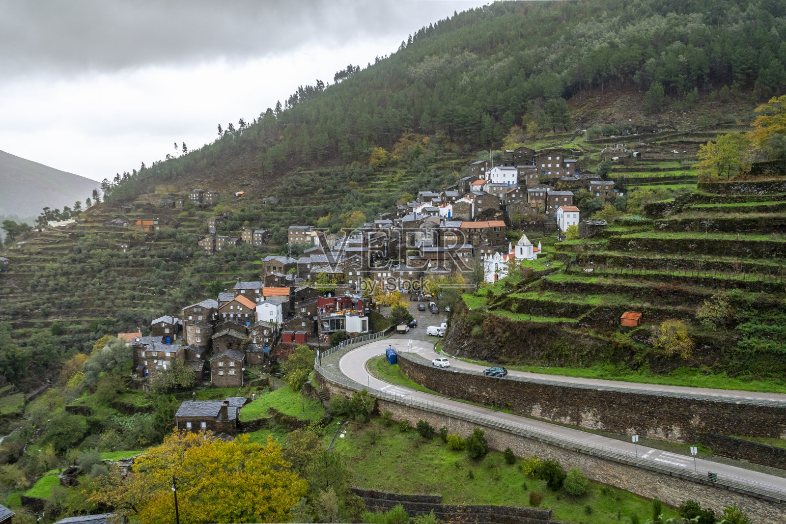葡萄牙Serra da Estrela令人惊叹的Piodao片岩房屋照片摄影图片