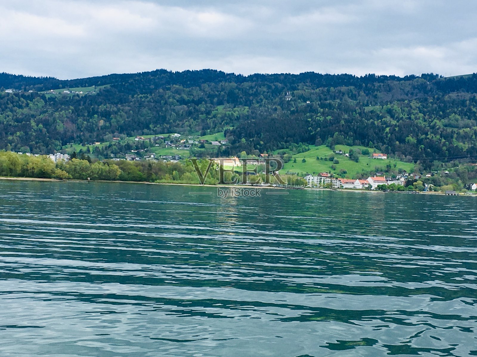 林道是位于德国巴伐利亚州康斯坦茨湖(德语为Bodensee)东岸的一个主要城镇和岛屿。照片摄影图片
