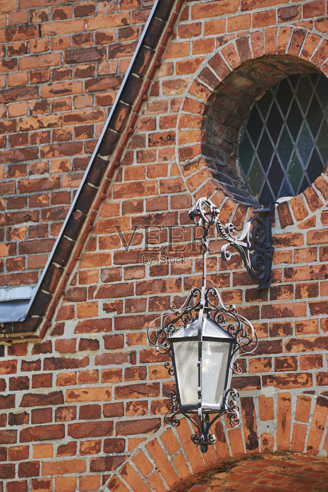 中世纪乡村教堂的建筑细节。照片摄影图片