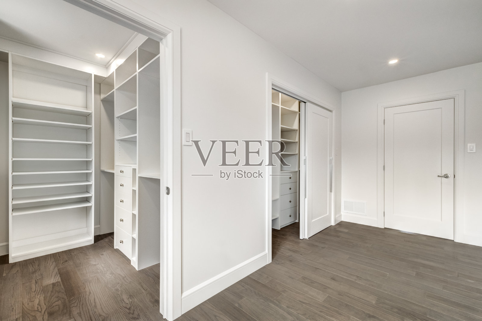 蒙特利尔郊区的新豪华住宅照片摄影图片