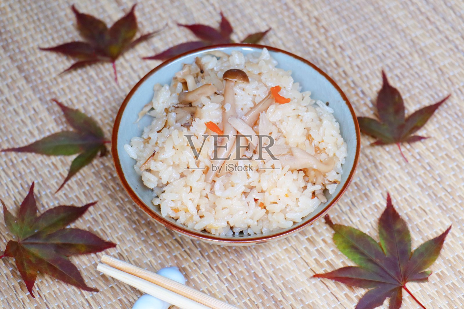 蘑菇饭照片摄影图片