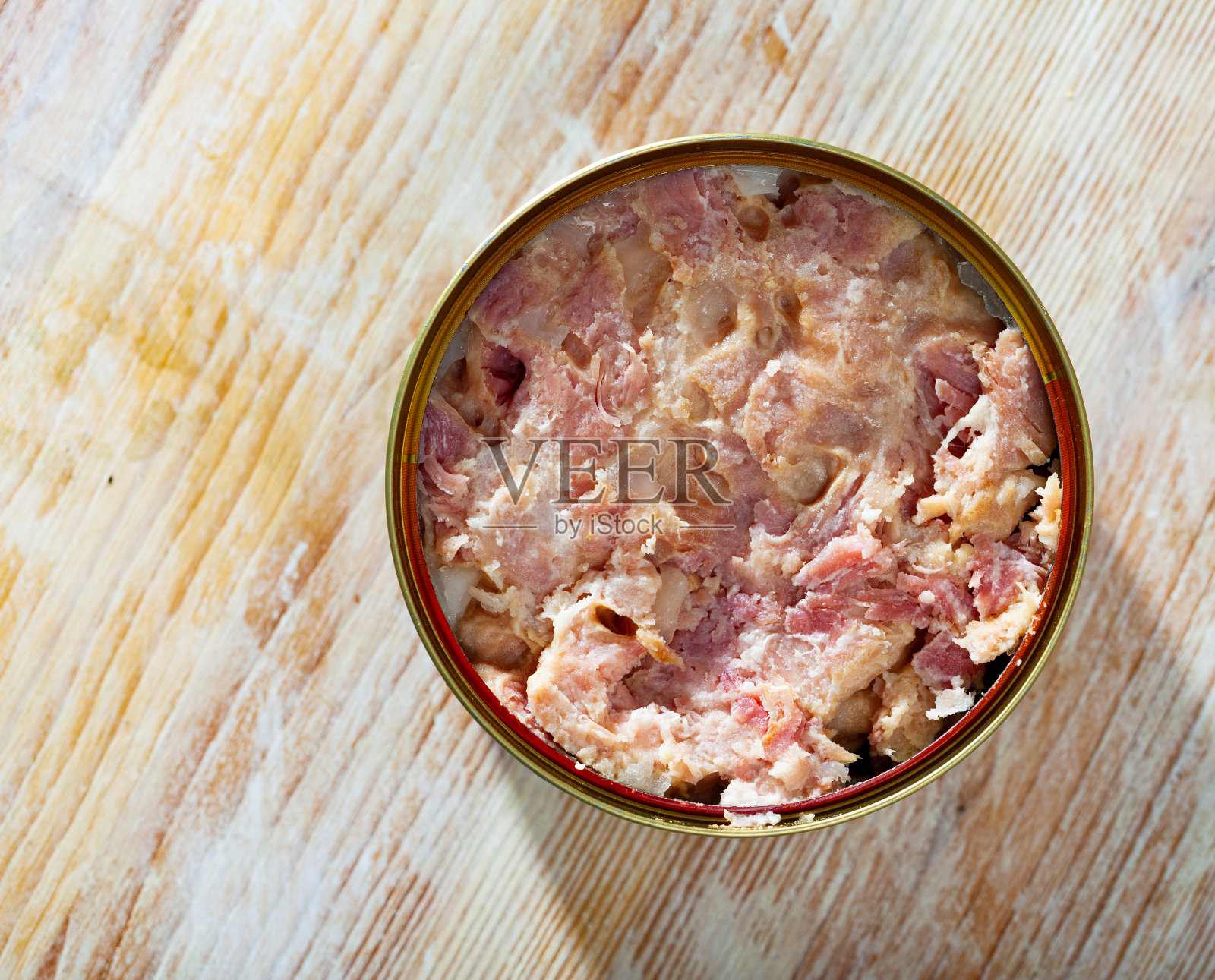 木桌上的腊肉照片摄影图片