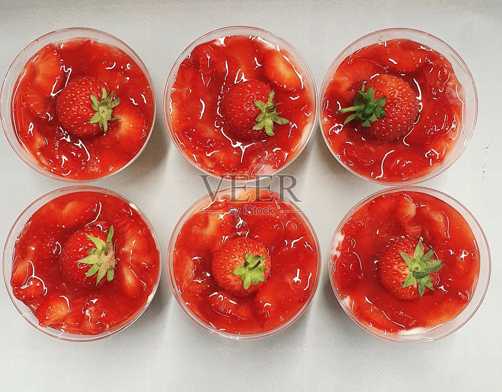 草莓芝士蛋糕照片摄影图片