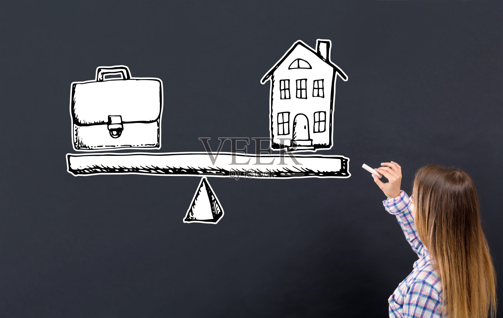 与年轻女子平衡工作和生活照片摄影图片