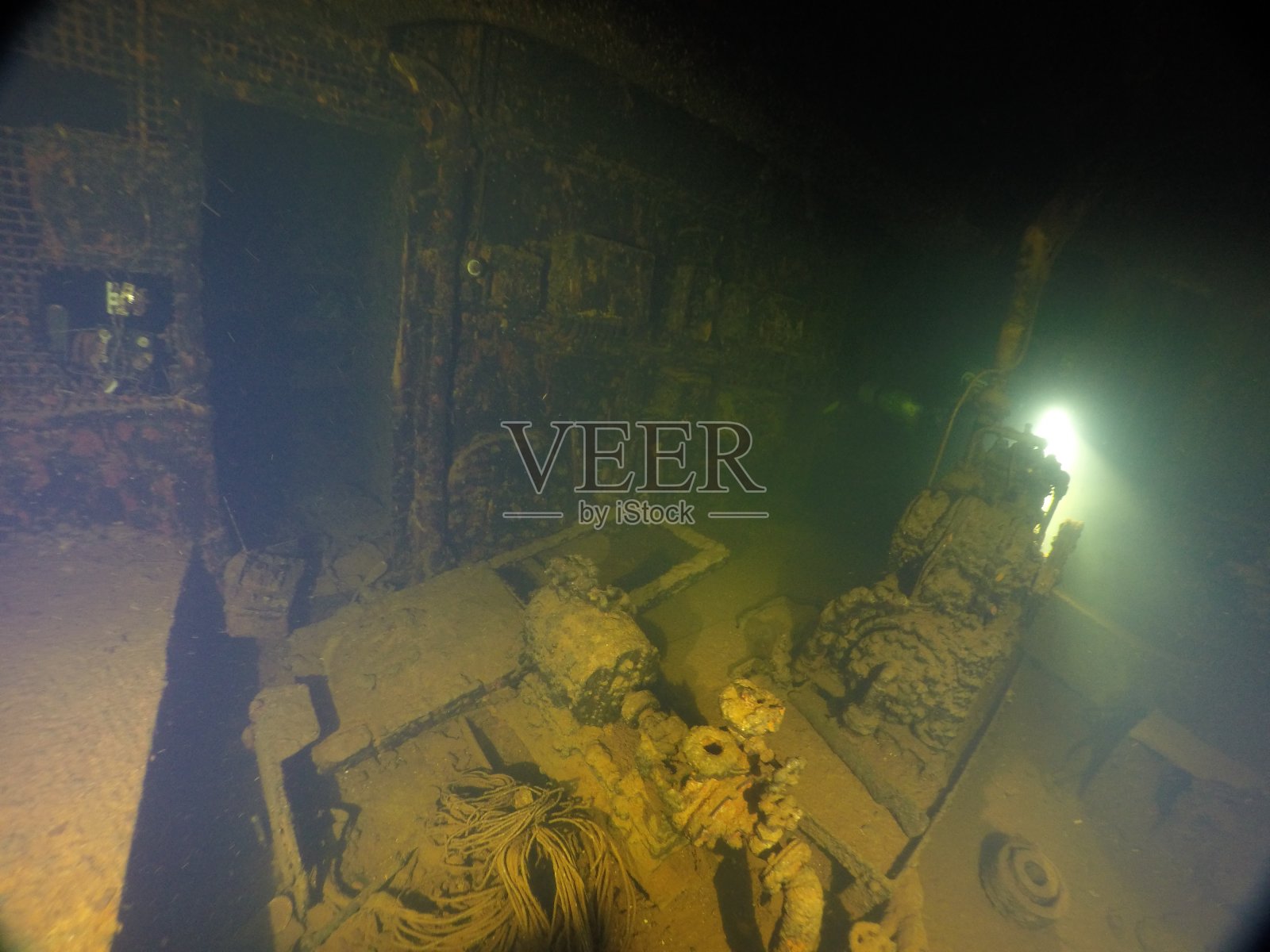 著名的沉船藤川丸在特鲁克泻湖照片摄影图片