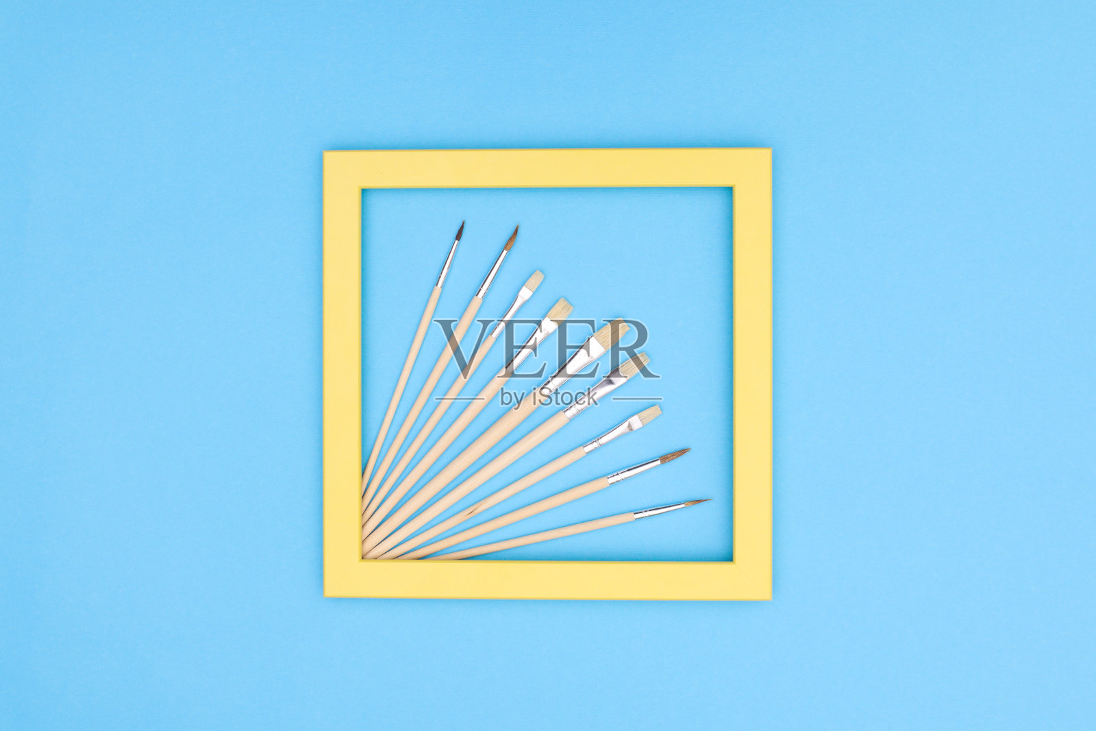 木制装饰相框上的蓝色背景照片摄影图片