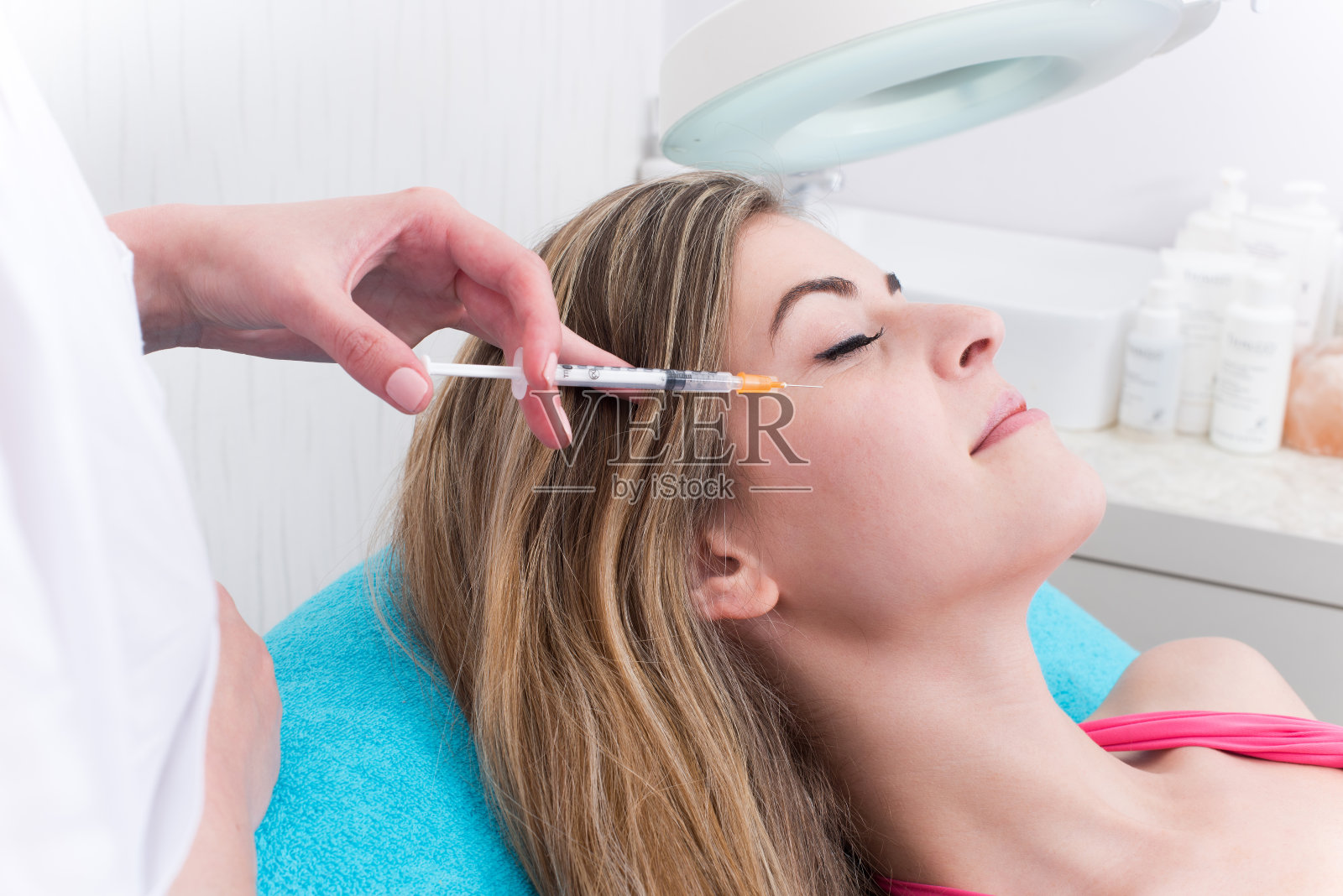 美容院里的女人照片摄影图片