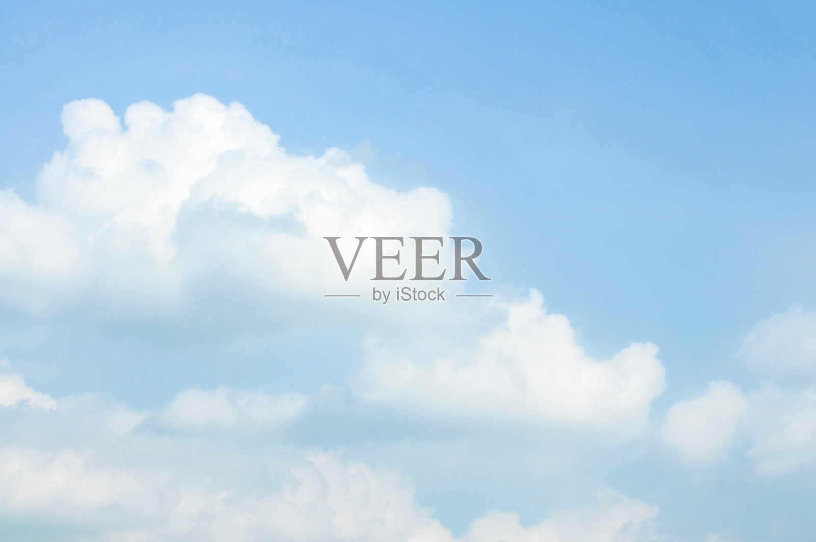 蓝天上散着云照片摄影图片