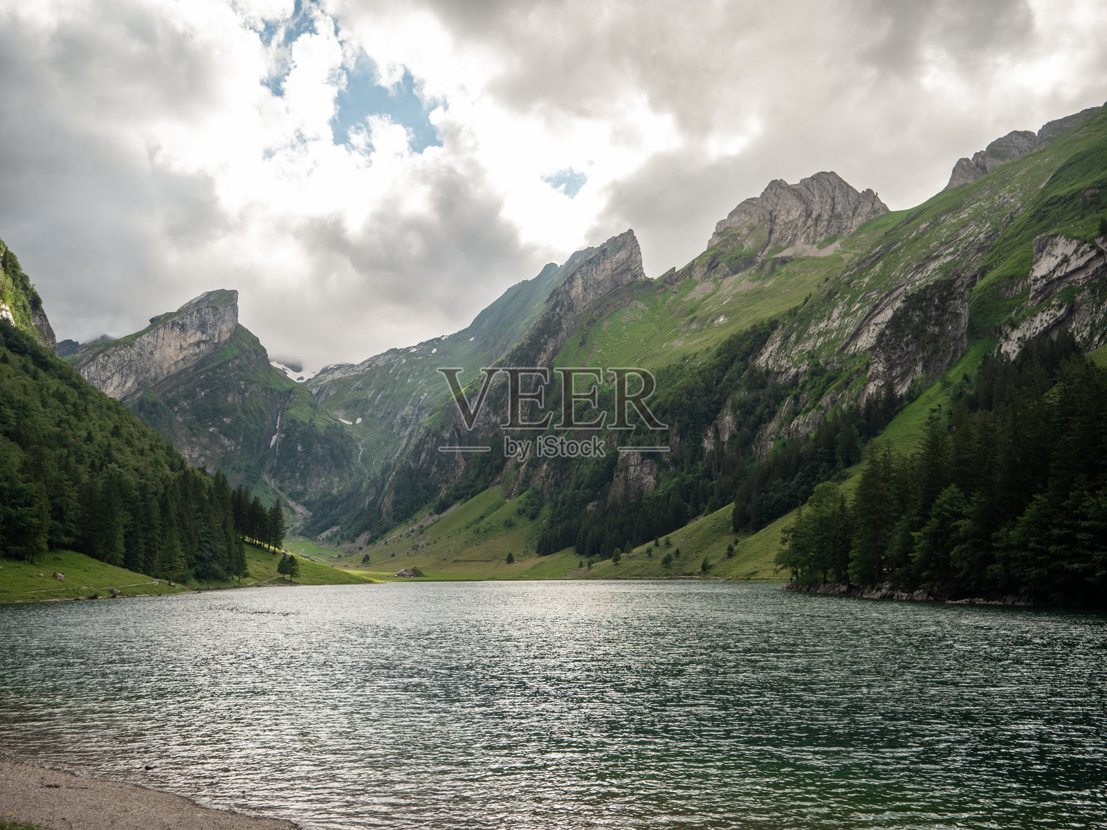 阿彭策尔的高山湖泊照片摄影图片