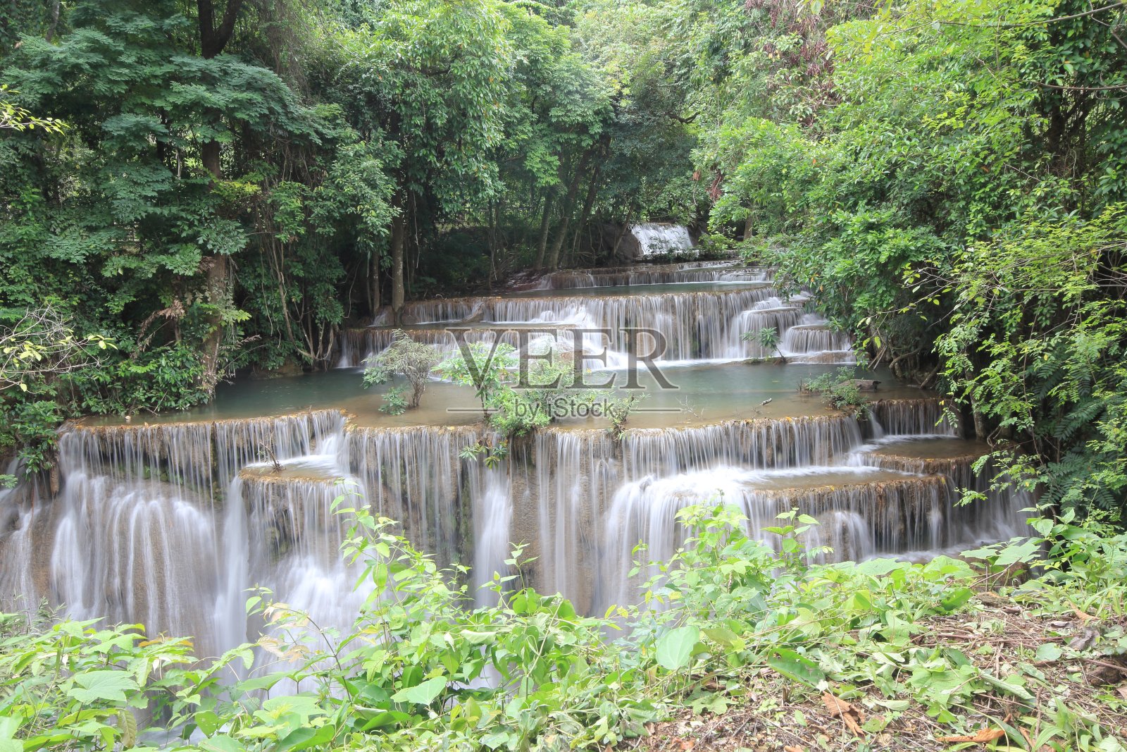 泰国北碧府，怀美卡明瀑布国家公园照片摄影图片