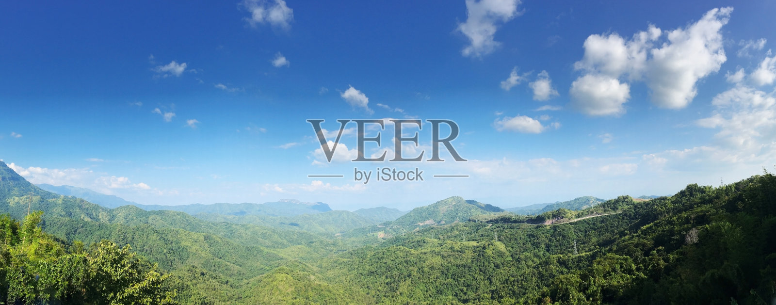 美丽的大自然。蓝天和白云。照片摄影图片