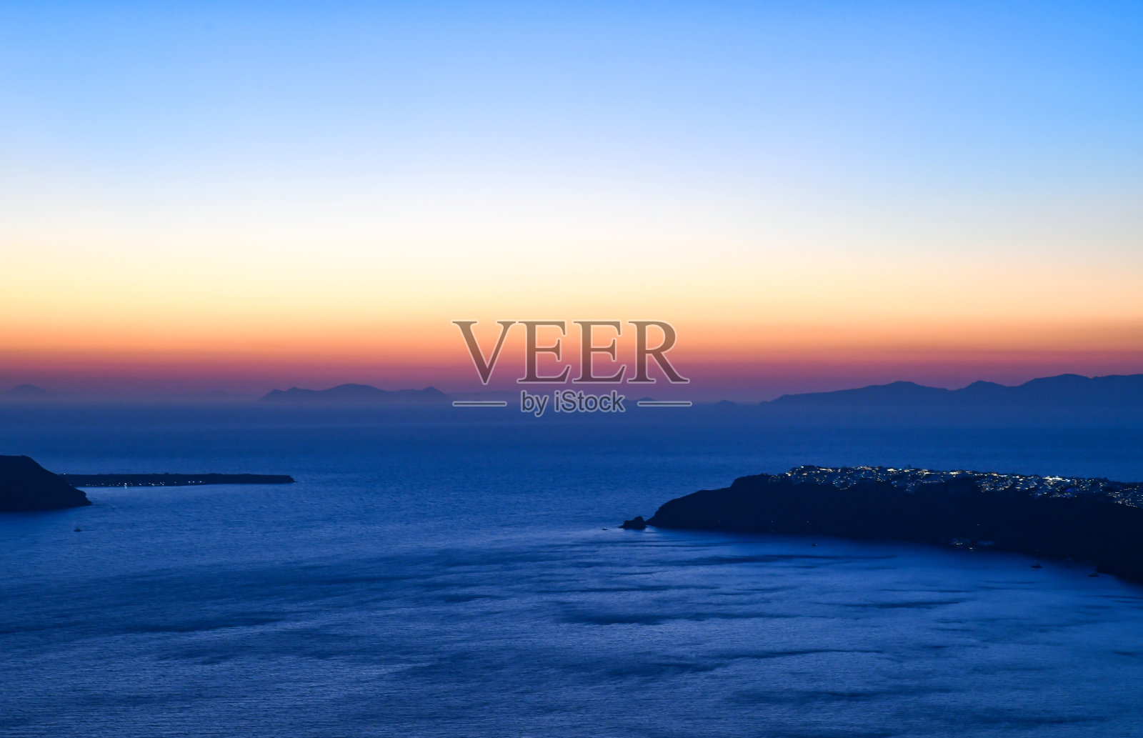 希腊圣托里尼岛上的伊亚岛照片摄影图片