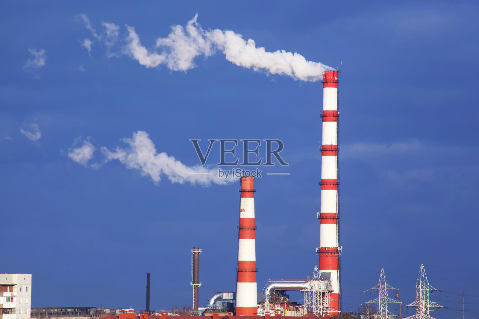 火电厂冒烟的管道。气候、行业。照片摄影图片