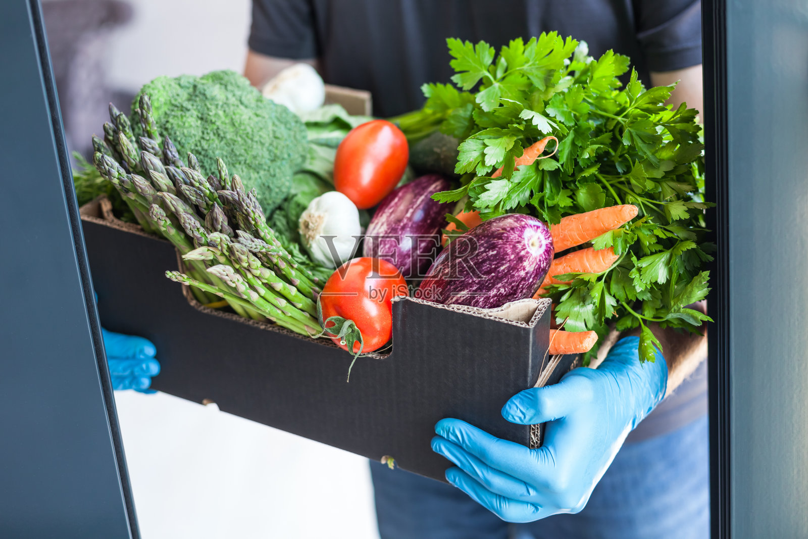 冠状病毒疫情期间的蔬菜运送照片摄影图片