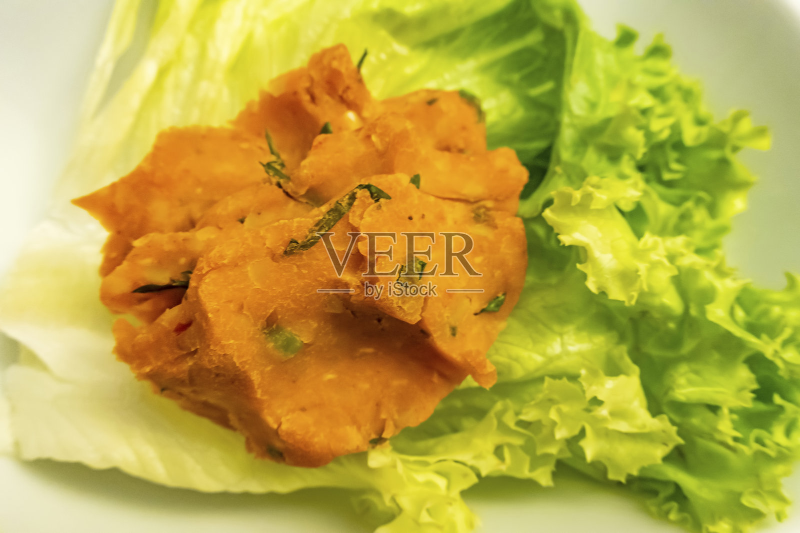 可以吃传统的土耳其小扁豆馅饼配生菜照片摄影图片