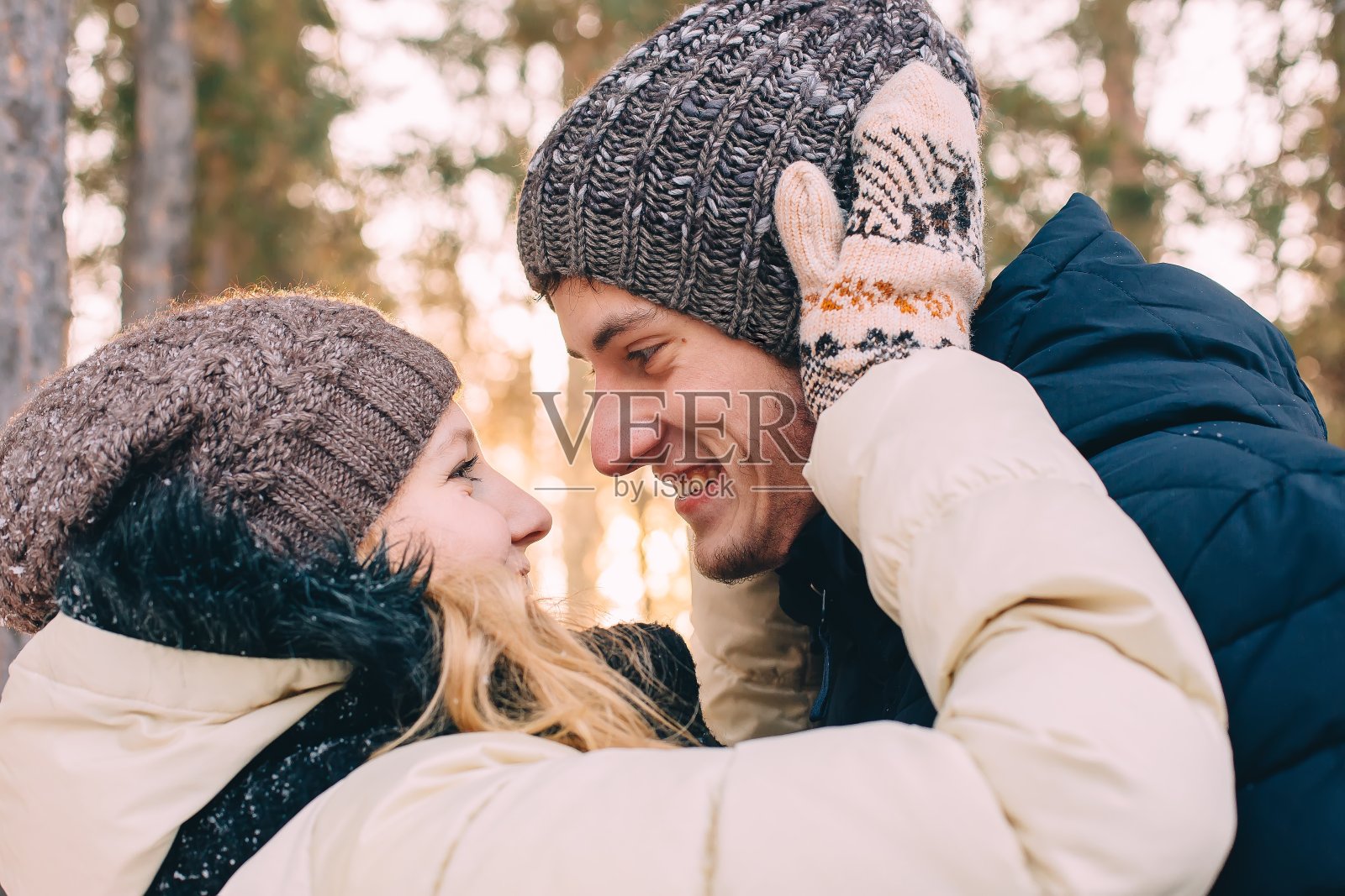 年轻夫妇肖像照片摄影图片