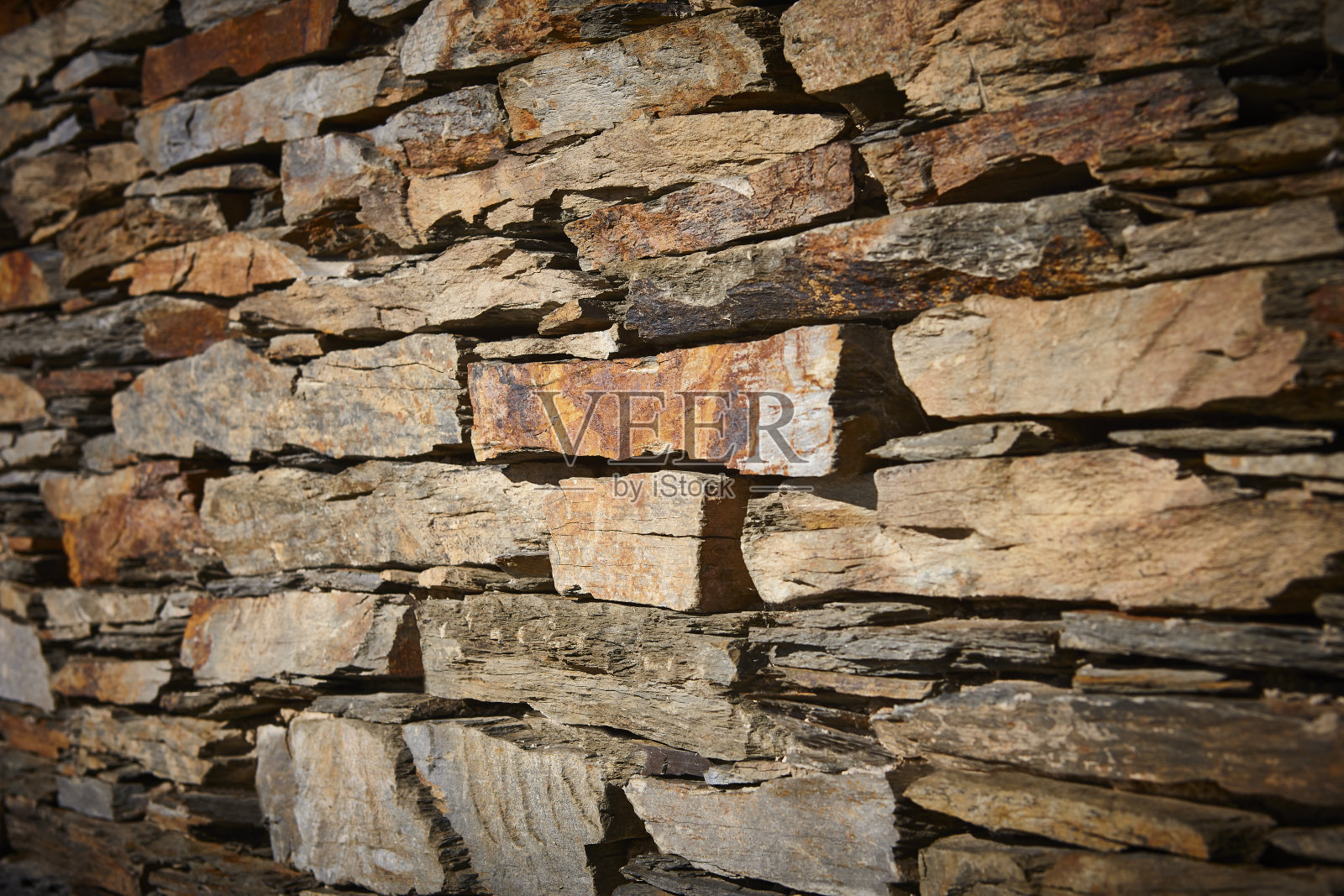 石板石纹理墙背景。建筑材料。水平照片摄影图片