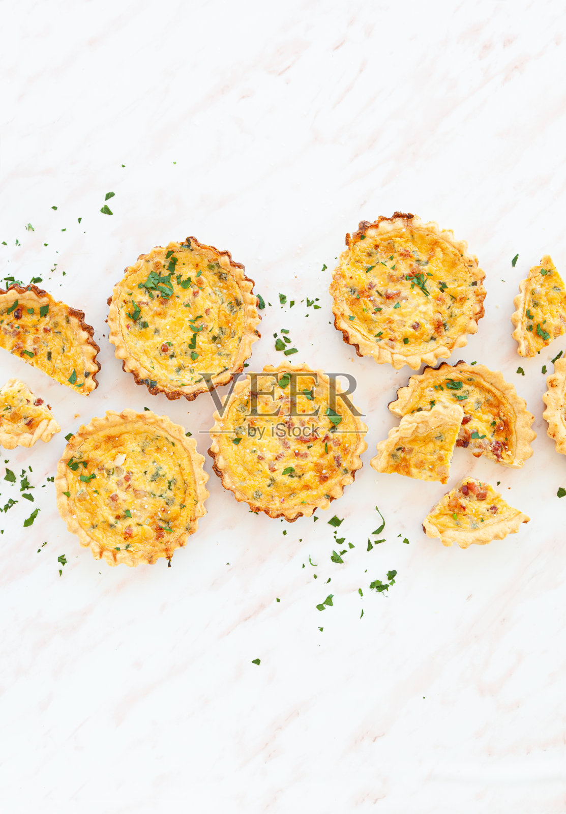 迷你乳蛋饼配培根照片摄影图片