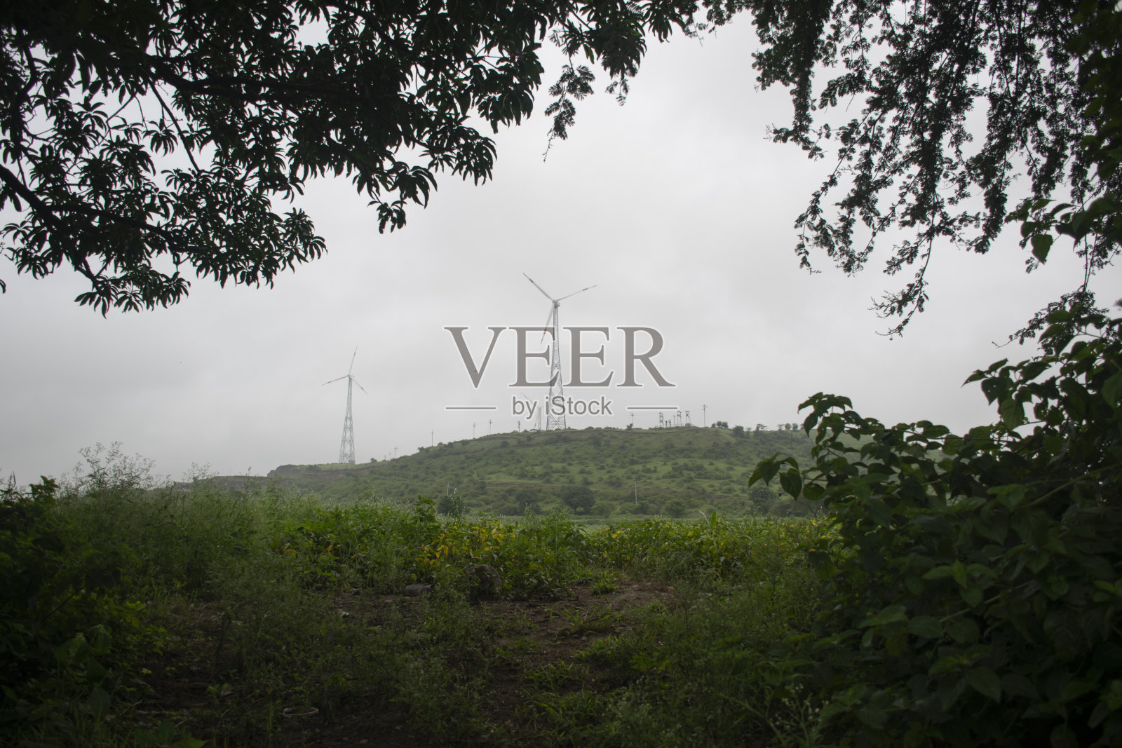 青山坡上有云照片摄影图片