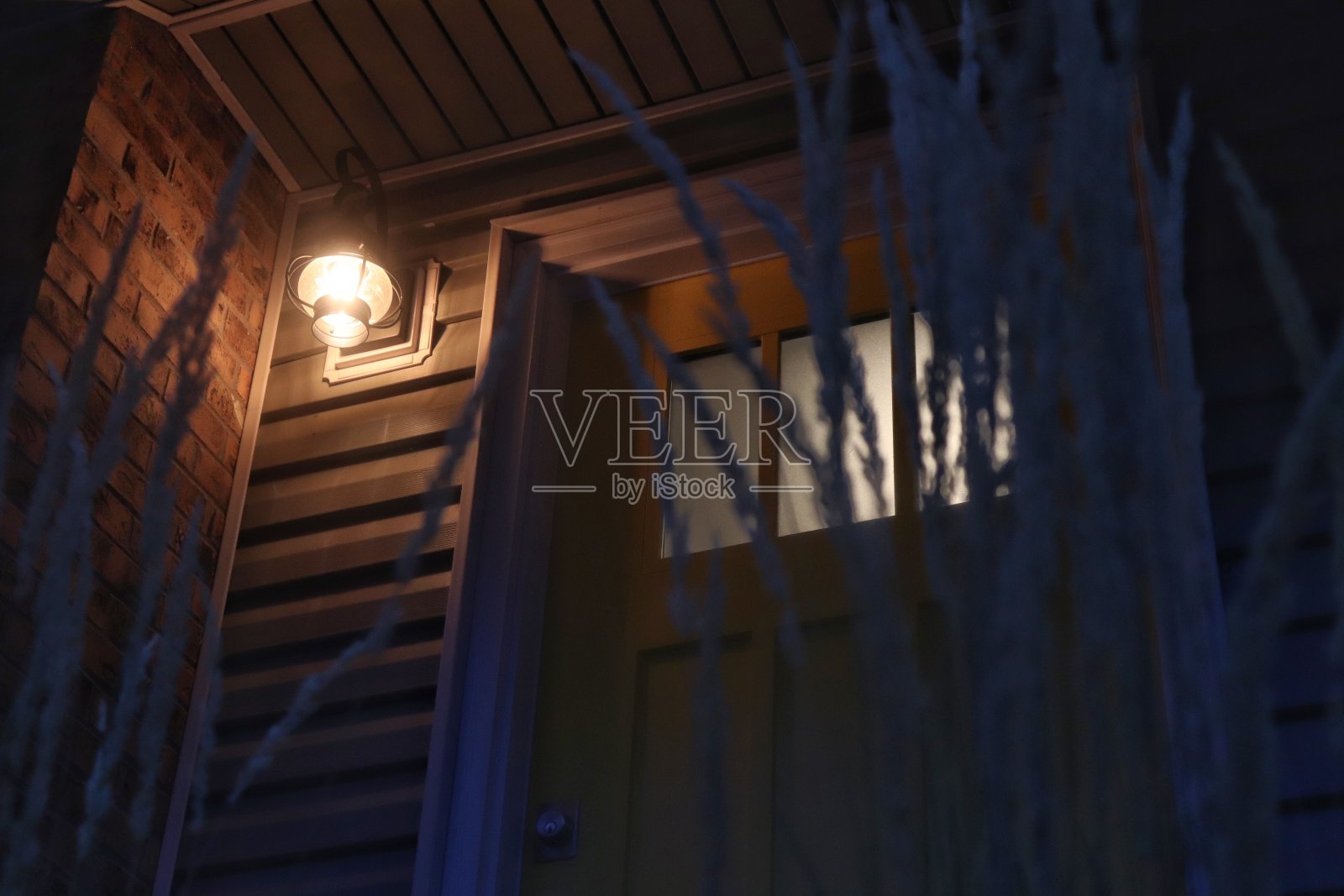 深黄色的门照片摄影图片