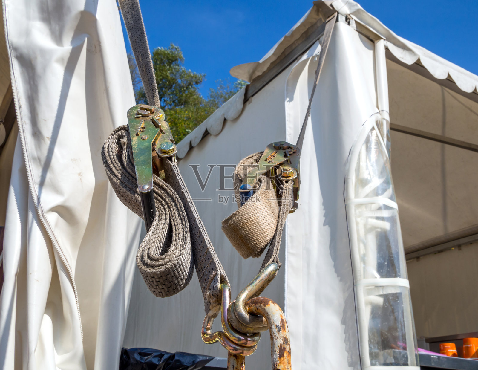 用平夹带固定遮阳篷照片摄影图片